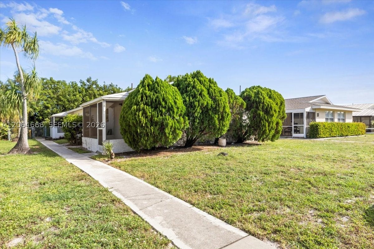 681/683 95th Ave N