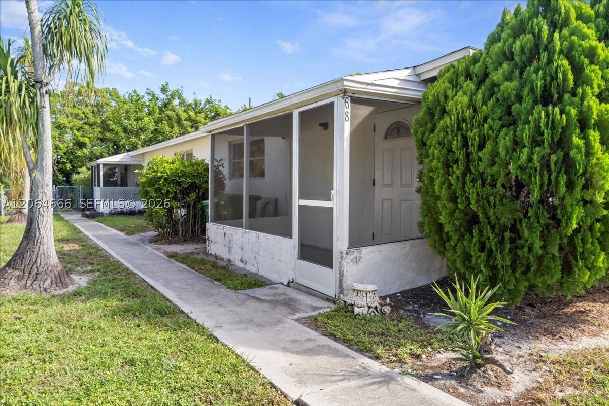681/683 95th Ave N