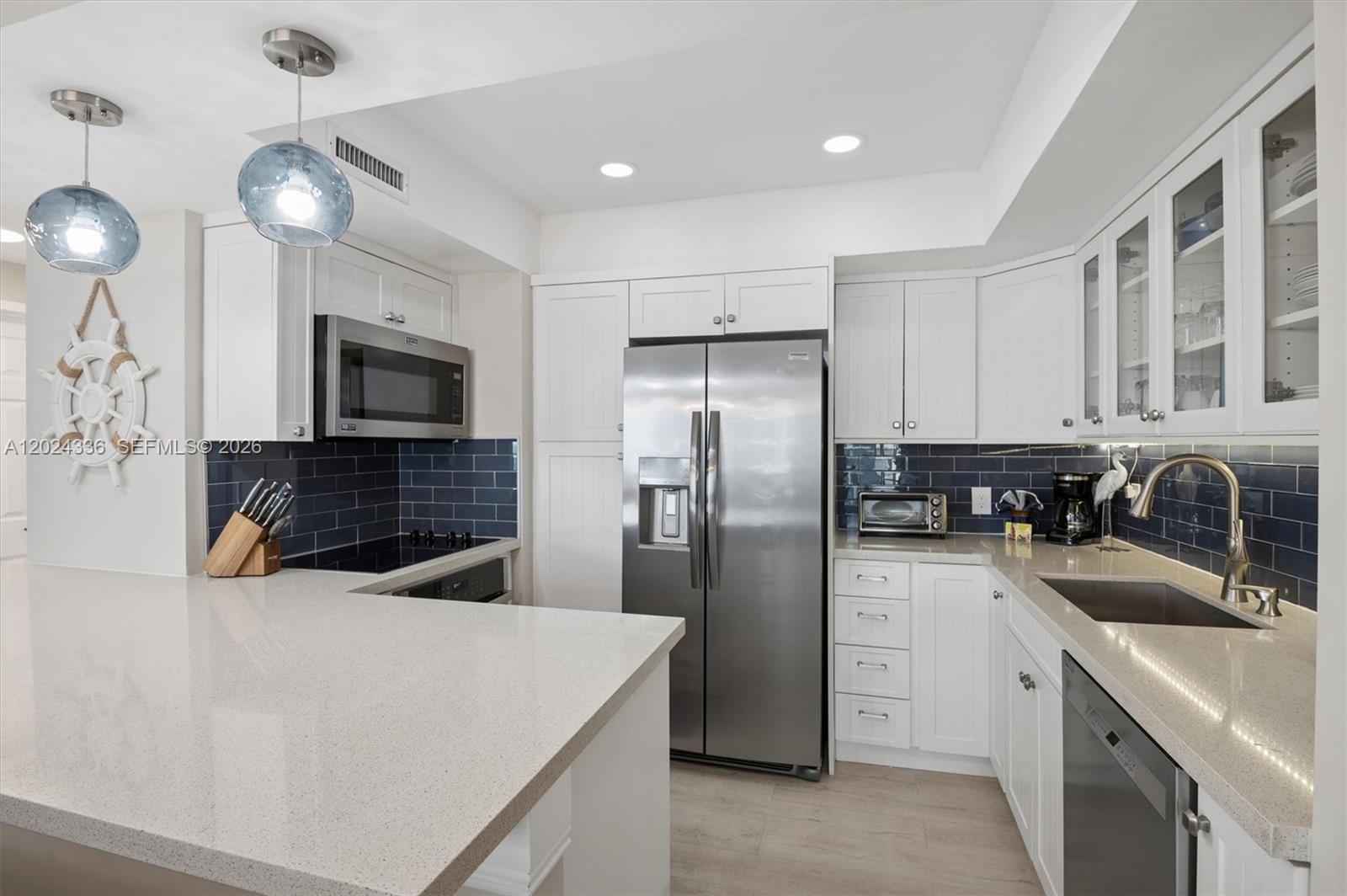 ALEXANDER TOWERS CONDO - Residential
