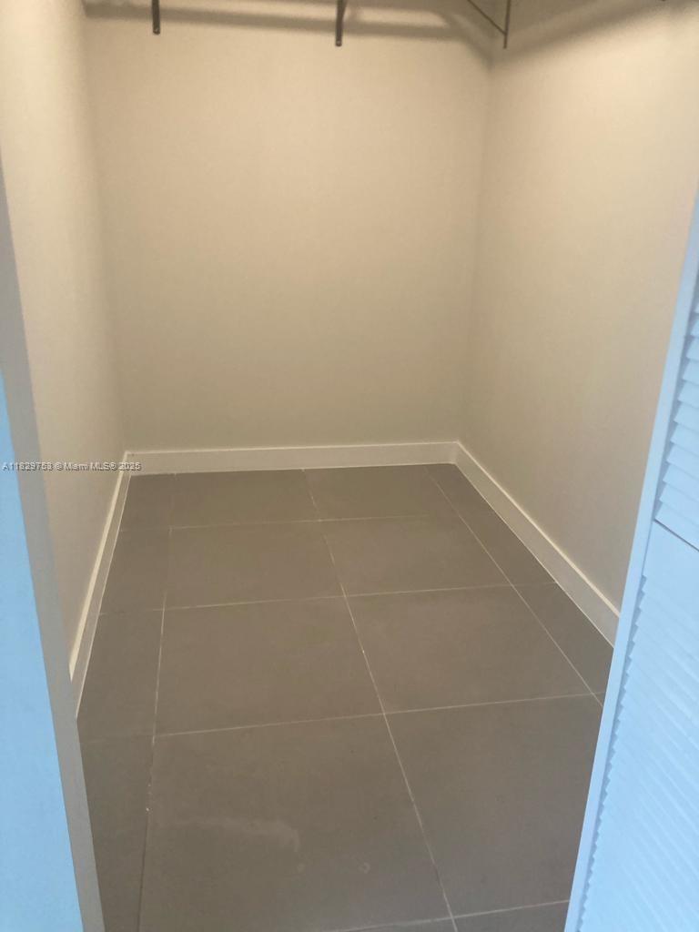PARADISE ONE - Residential Lease