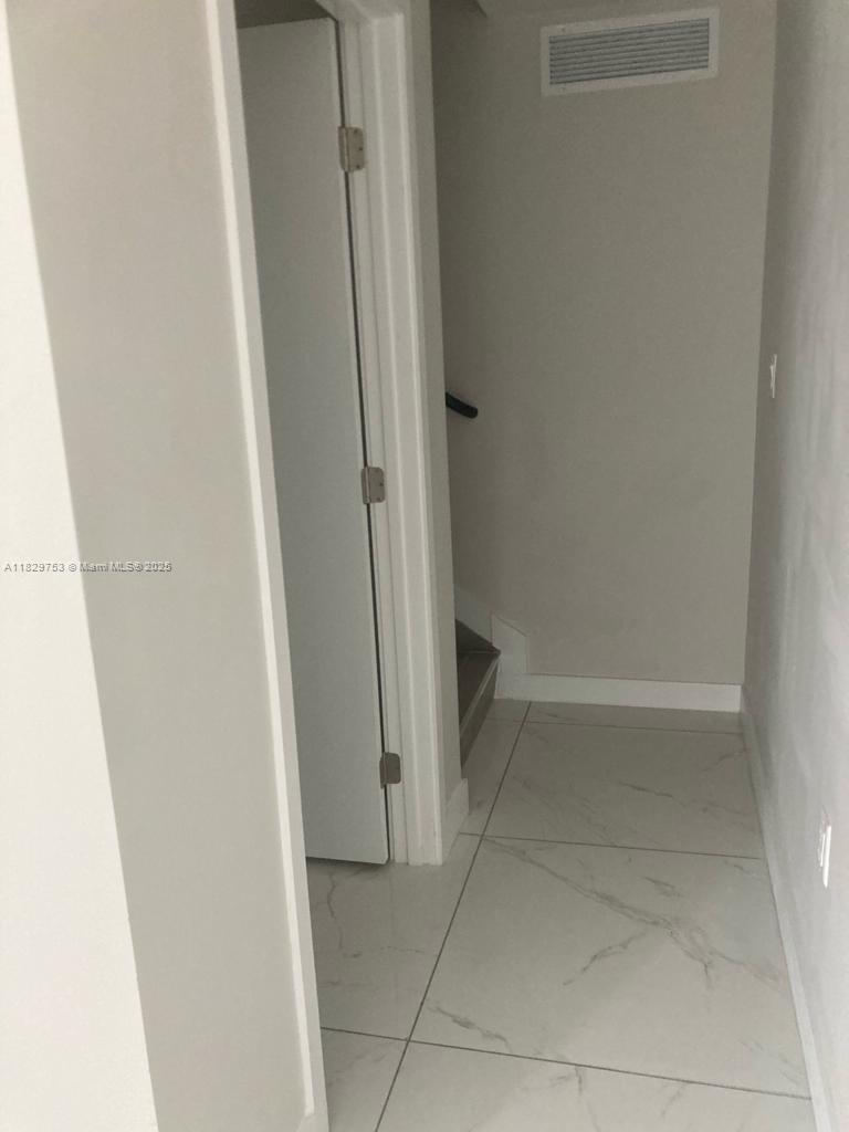 PARADISE ONE - Residential Lease