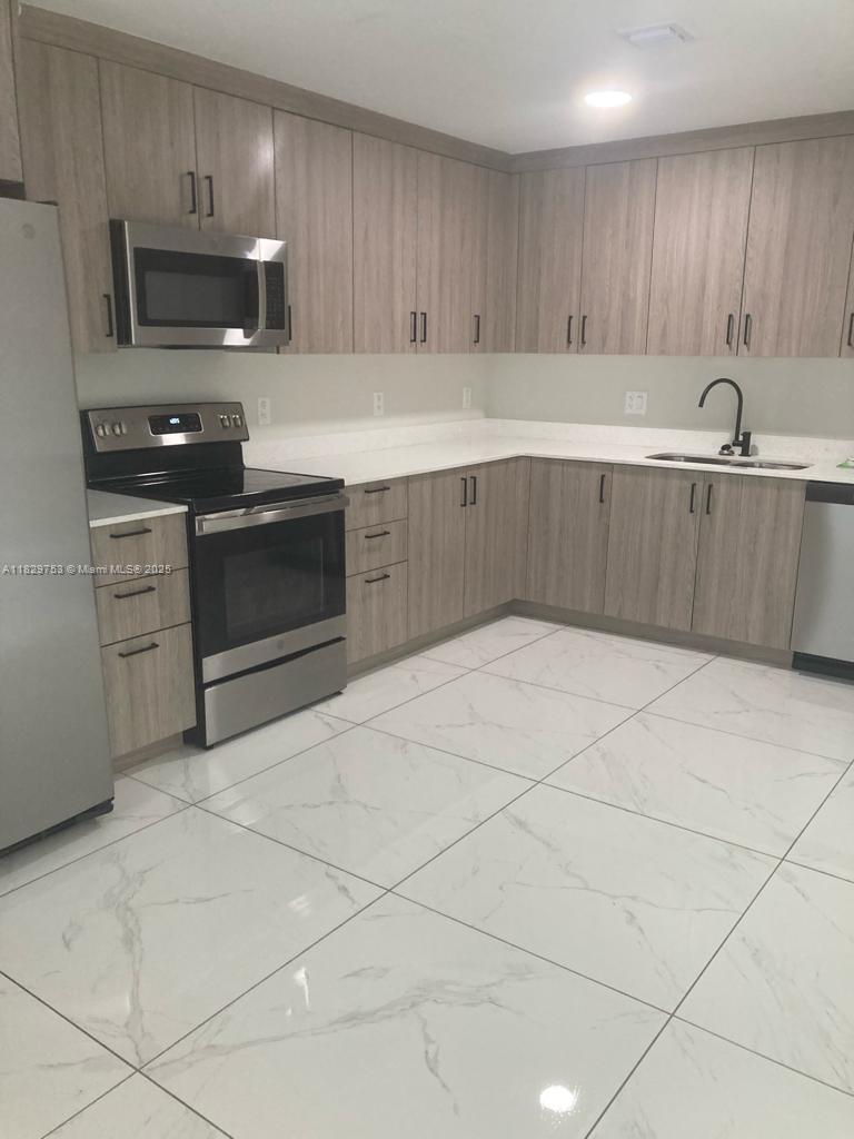 PARADISE ONE - Residential Lease