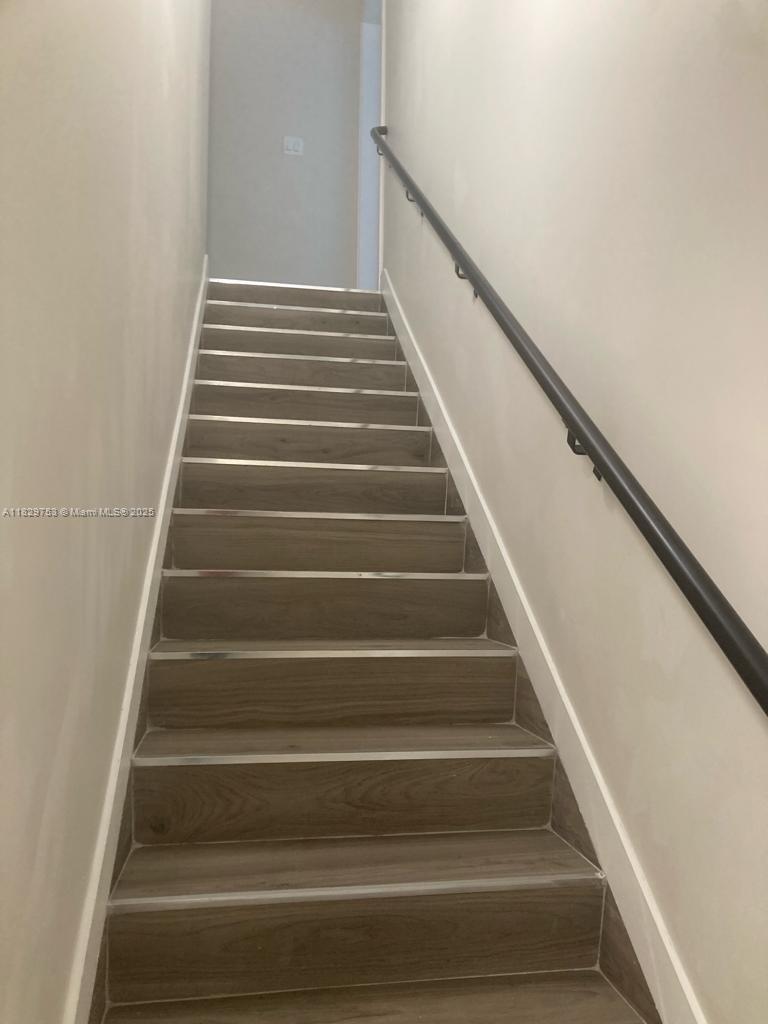 PARADISE ONE - Residential Lease
