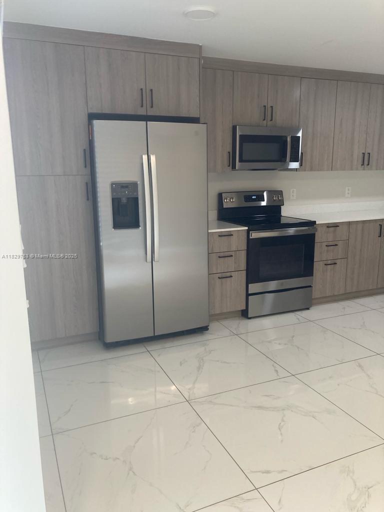 PARADISE ONE - Residential Lease
