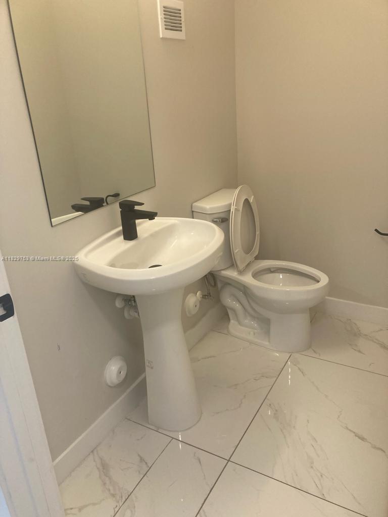 PARADISE ONE - Residential Lease