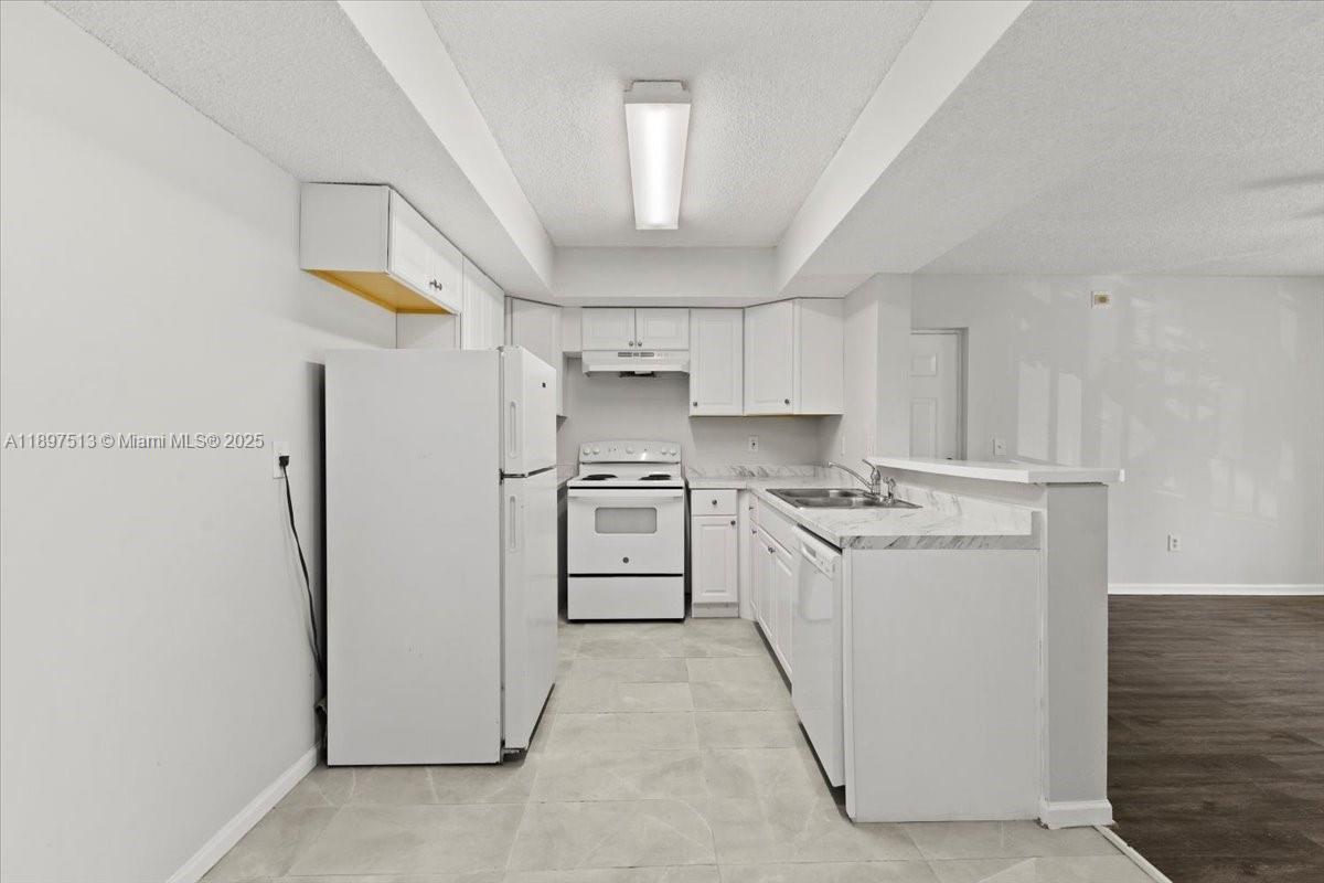 CLUB CARIBE CONDO - Residential Lease