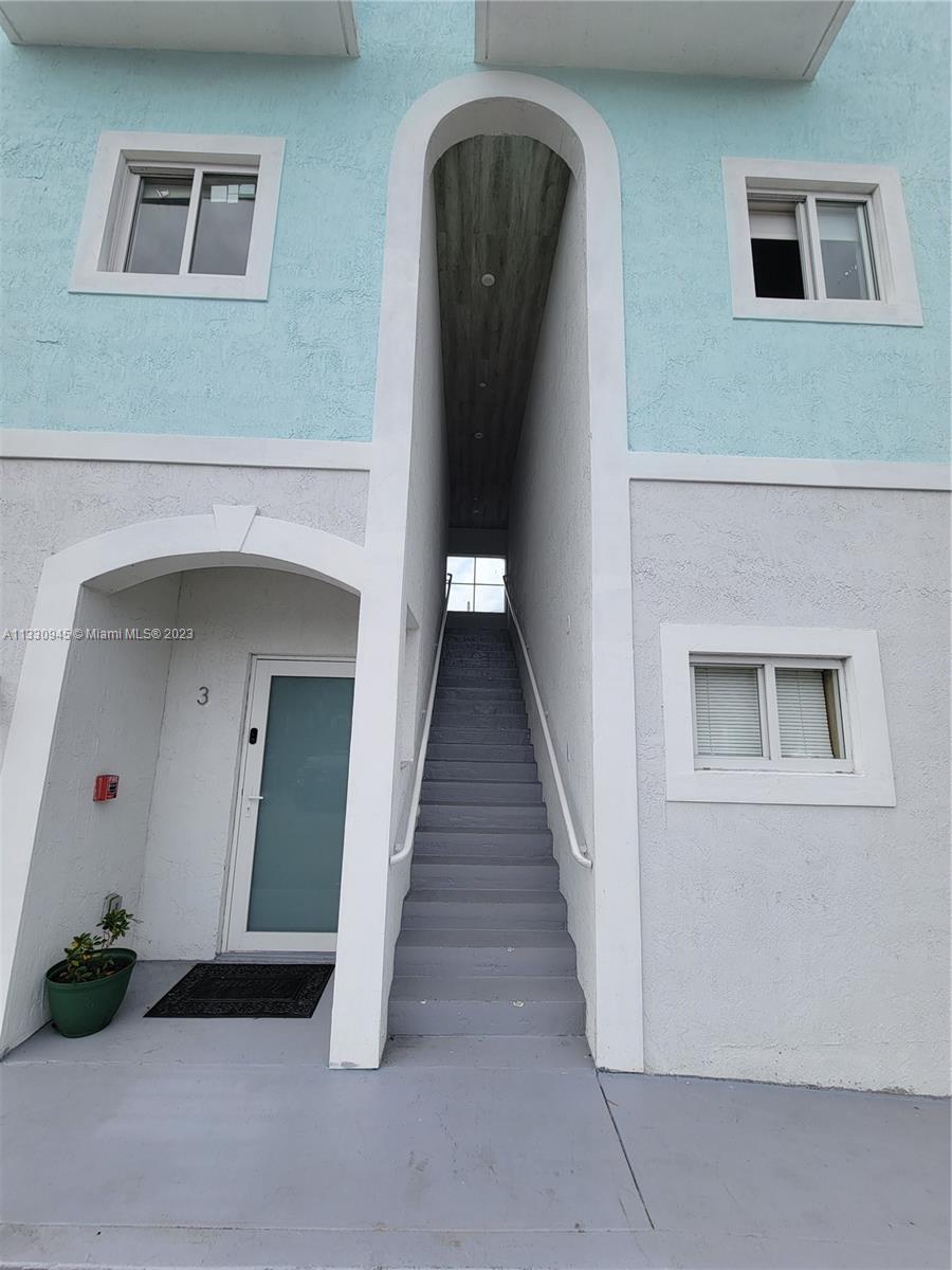 Brand new 2 story apartment in Miramar area close to shopping, schools, and highways. NO HOA- FAST APPROVAL.
Requirements: clean background, no evictions, decent credit, income 3 times the monthly rent.
First month, last, and security deposit to move in.