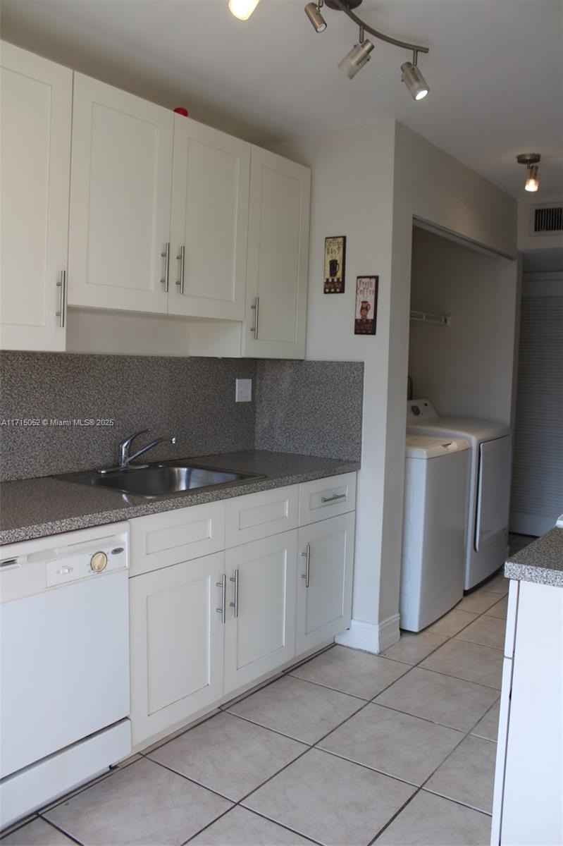 BLUE LAKE APTS CONDO - Residential
