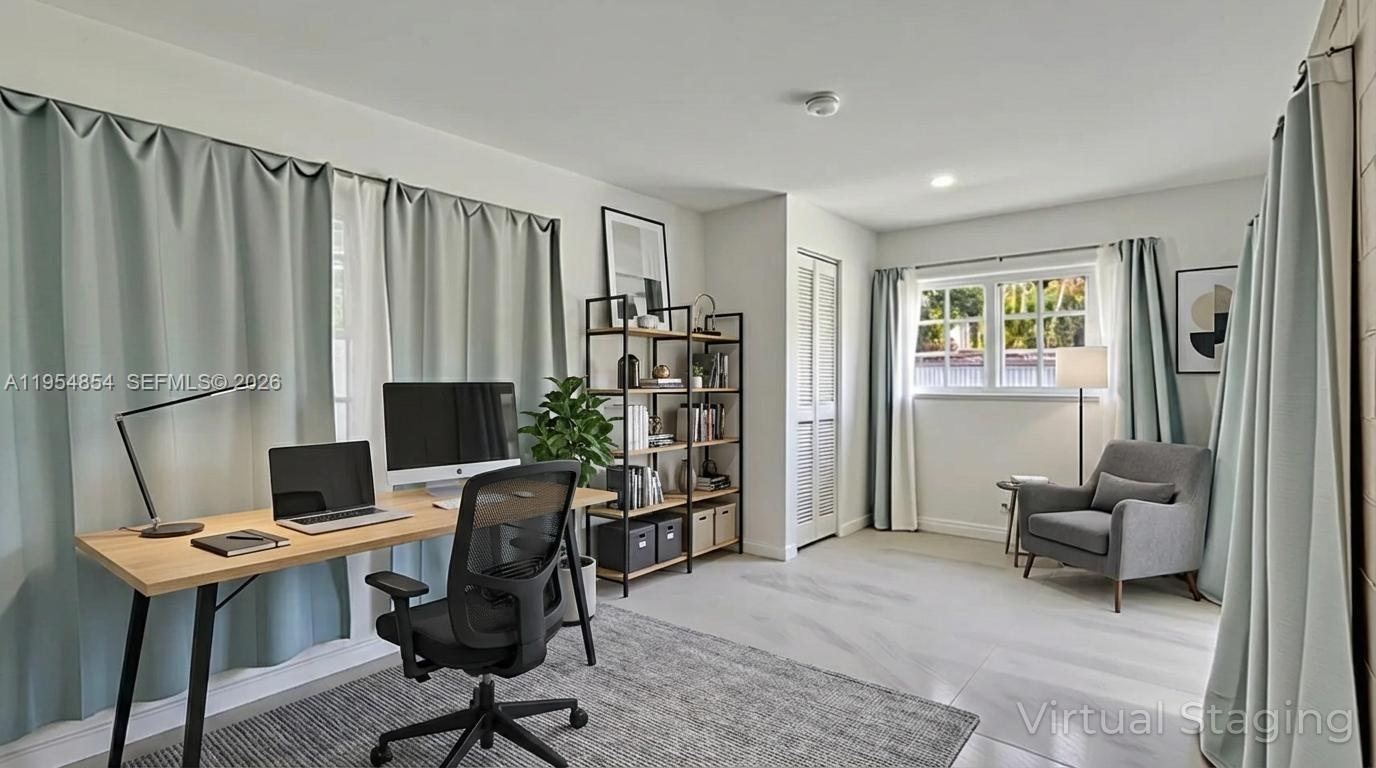 HOLLYWOOD LAKES SECTION - Residential