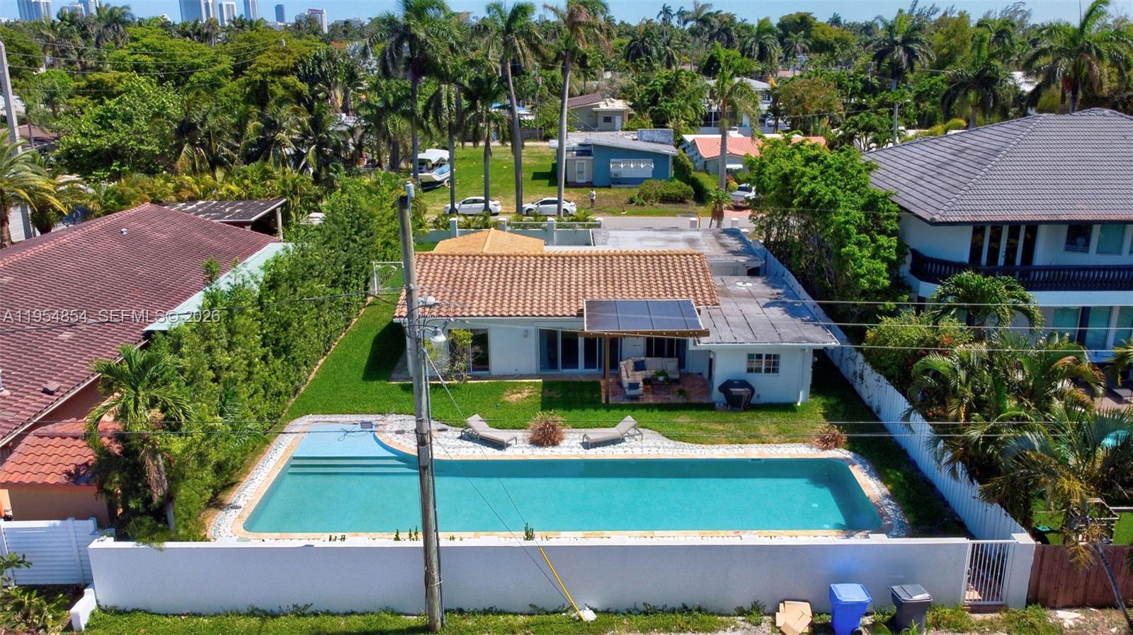 HOLLYWOOD LAKES SECTION - Residential