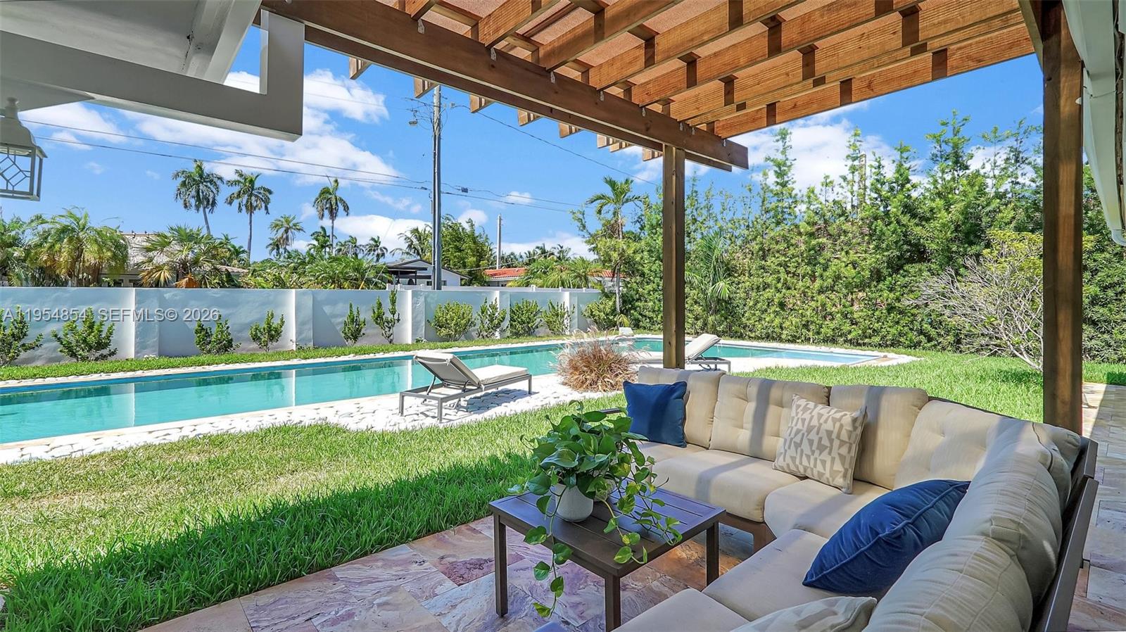 HOLLYWOOD LAKES SECTION - Residential