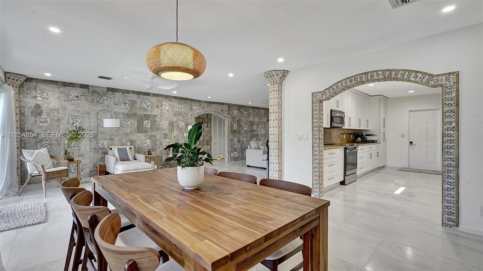 HOLLYWOOD LAKES SECTION - Residential