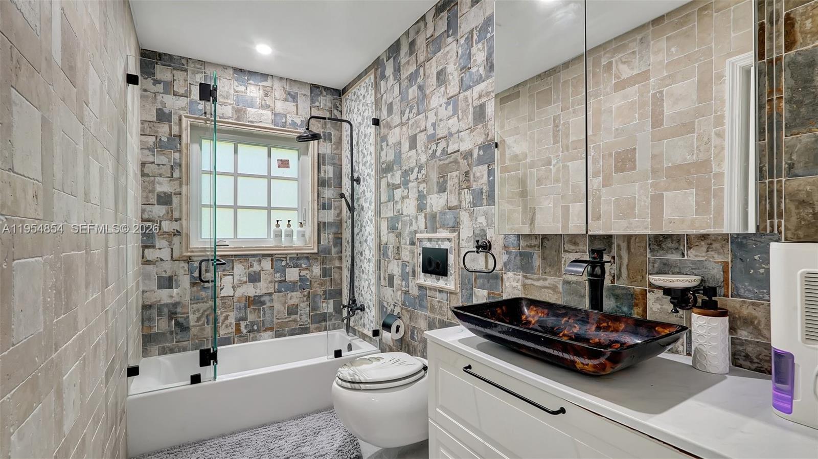 HOLLYWOOD LAKES SECTION - Residential