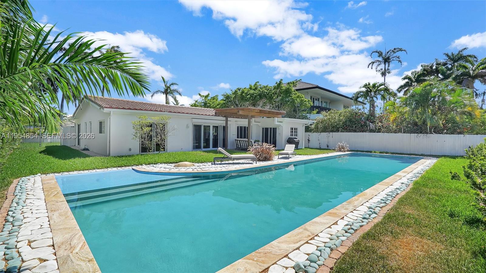 HOLLYWOOD LAKES SECTION - Residential