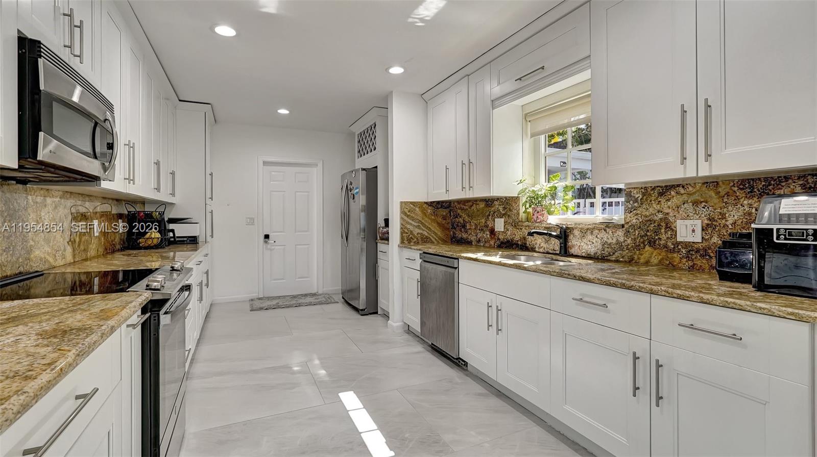 HOLLYWOOD LAKES SECTION - Residential