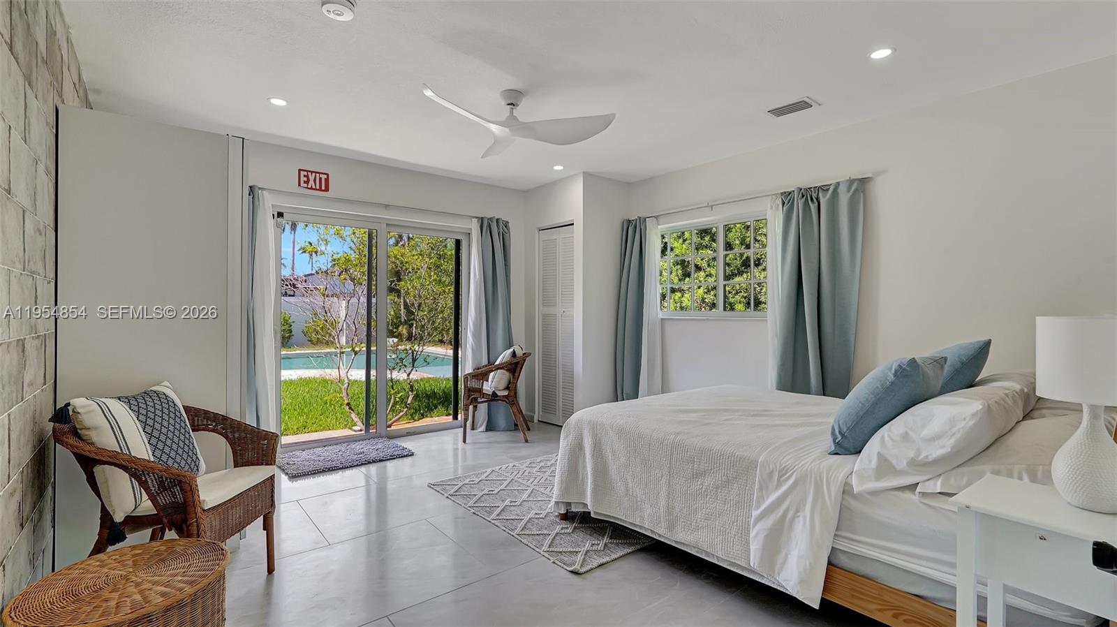 HOLLYWOOD LAKES SECTION - Residential