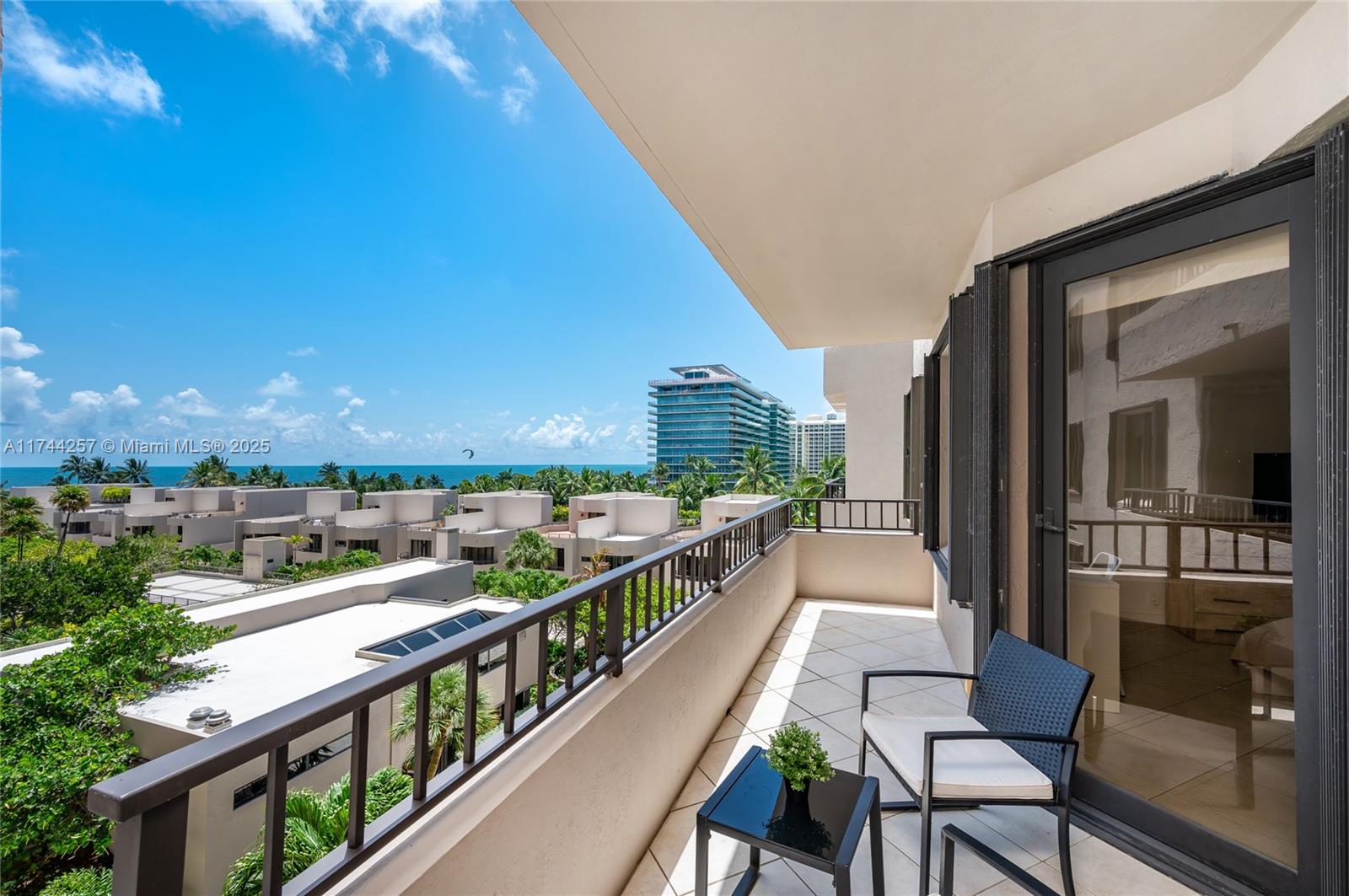 201 Crandon Blvd 505, Key Biscayne, Miami-Dade County, Florida - 1 Bedrooms  
2 Bathrooms - 