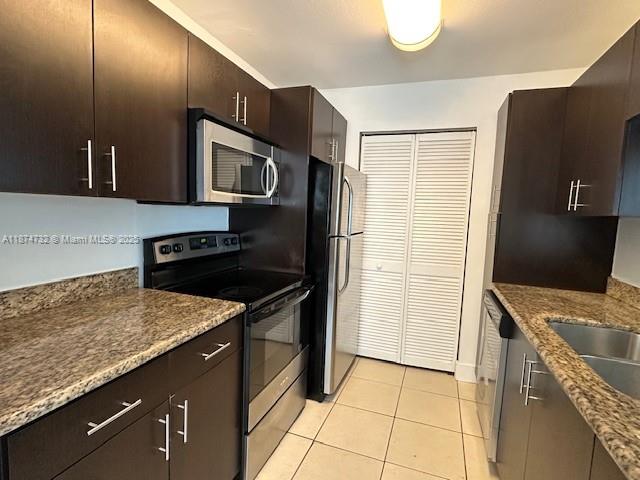 Beautiful 1-bedroom, 1-bath condo in Preserve at Avery Lakes, featuring an in-unit washer and dryer in a highly desirable location. Community amenities include a clubhouse, swimming pool, fitness center, basketball and tennis courts, playground, walking paths, and scenic lake views. Just minutes to Sawgrass Mall, major highways (I-595, I-75), shopping, and dining. Pet-friendly community with sleek open-plan living, generous closets, and natural light throughout.