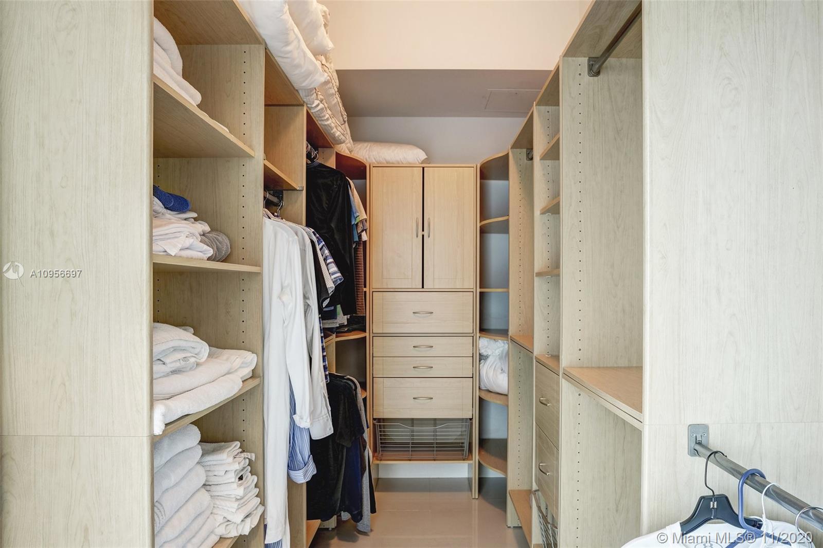 CONTINUUM ON SOUTH BEACH - Residential