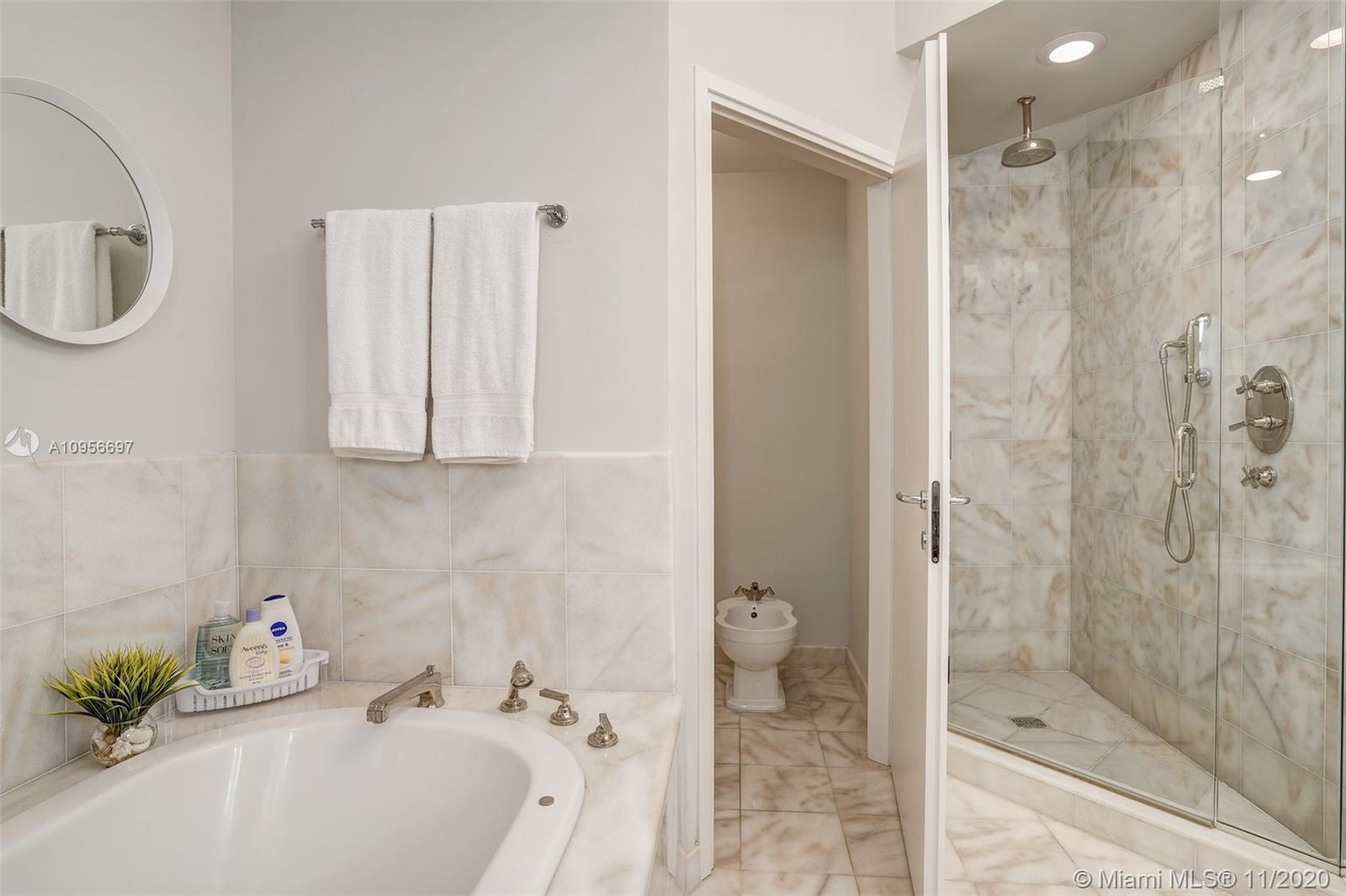 CONTINUUM ON SOUTH BEACH - Residential