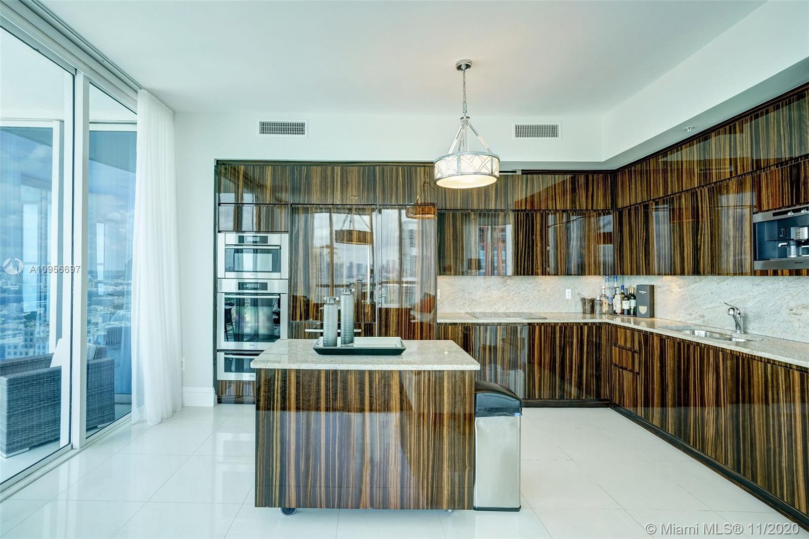 CONTINUUM ON SOUTH BEACH - Residential