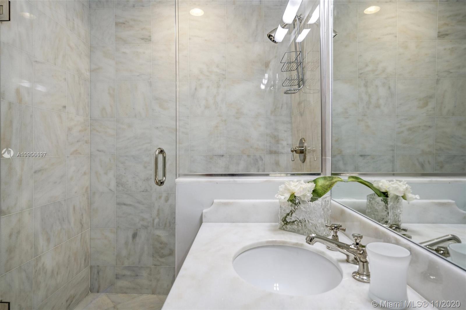 CONTINUUM ON SOUTH BEACH - Residential