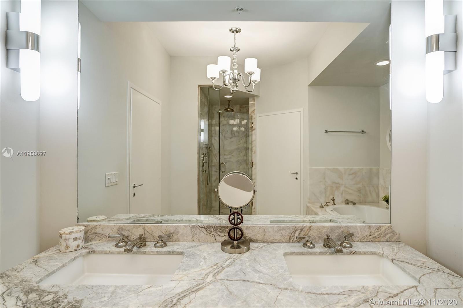 CONTINUUM ON SOUTH BEACH - Residential