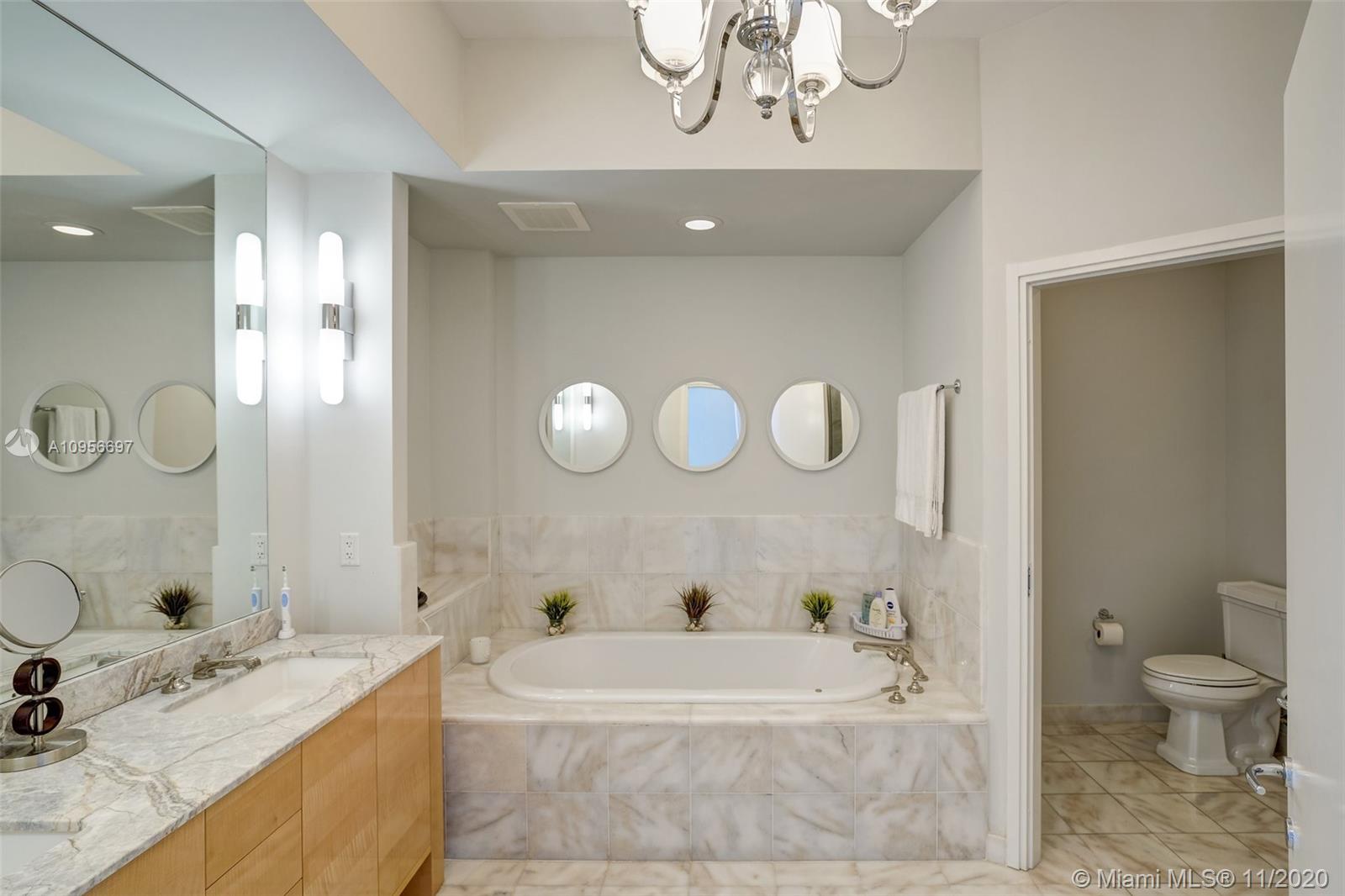 CONTINUUM ON SOUTH BEACH - Residential