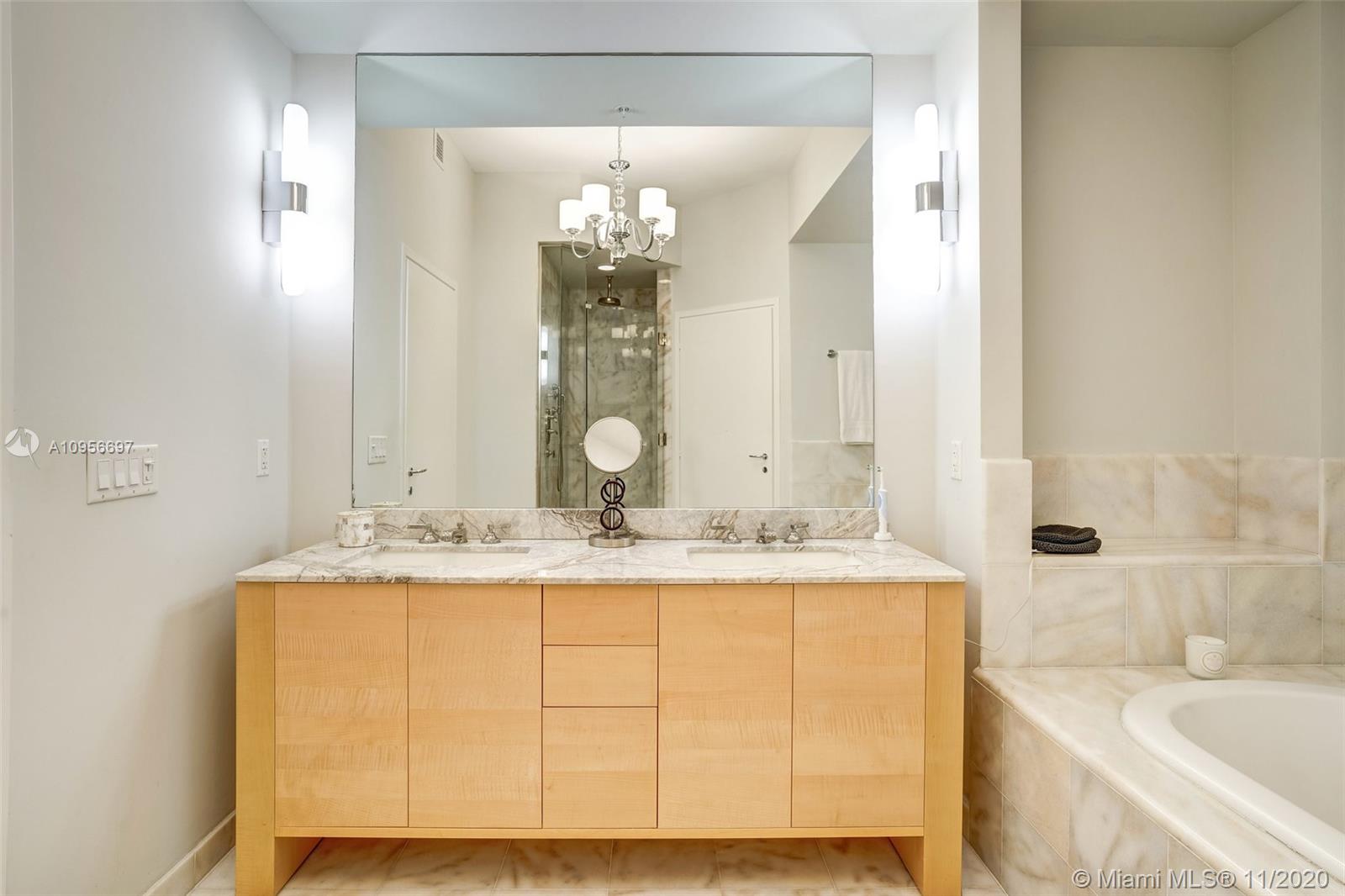 CONTINUUM ON SOUTH BEACH - Residential