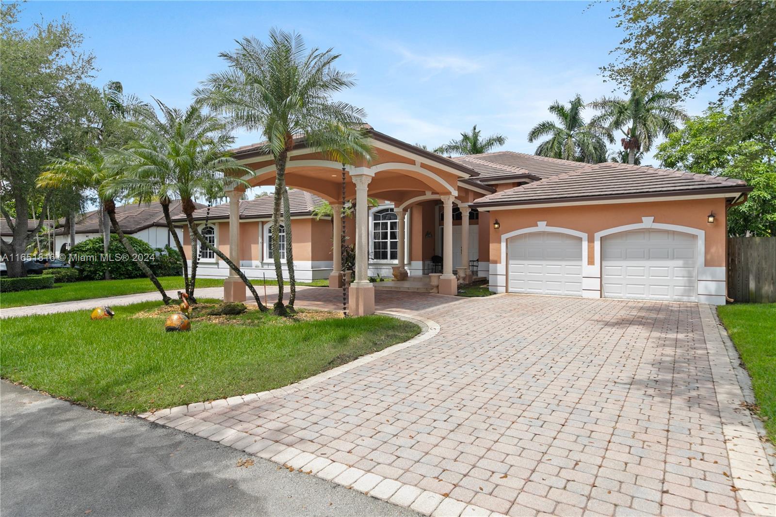 9453 Sw 125th Ter, Miami, Broward County, Florida - 5 Bedrooms  
4 Bathrooms - 