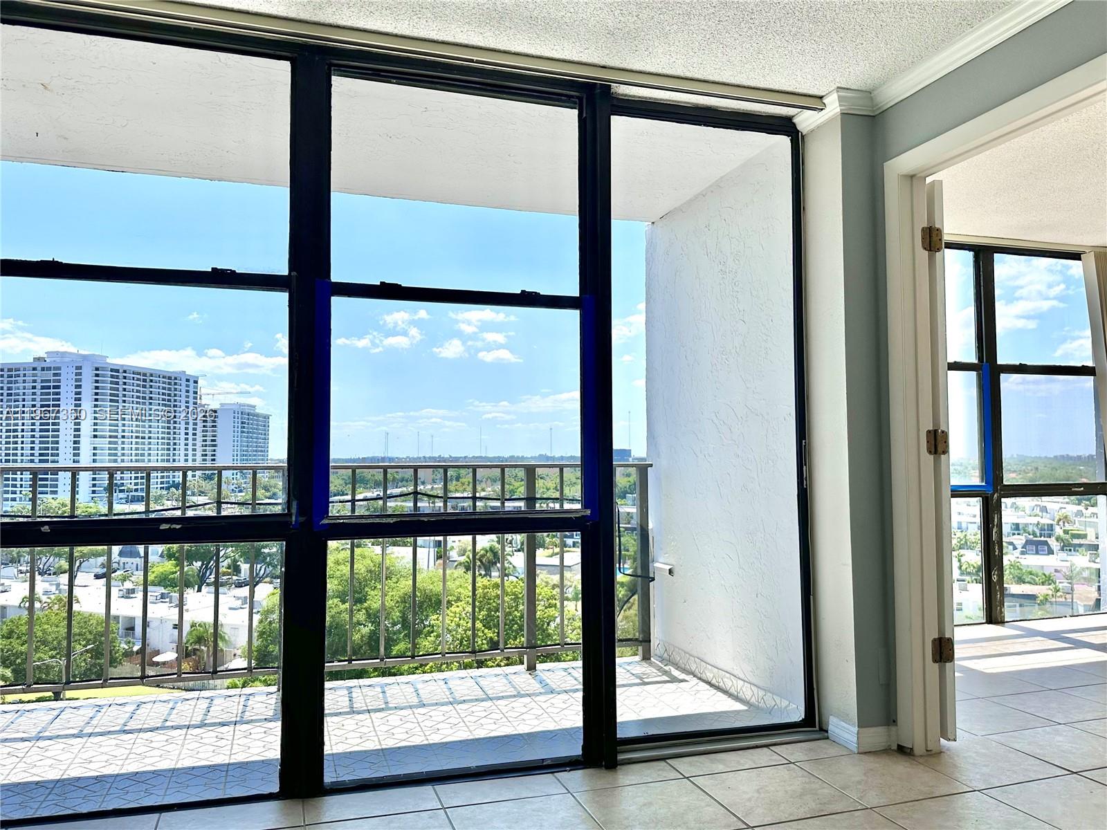 800 Parkview Dr 1007