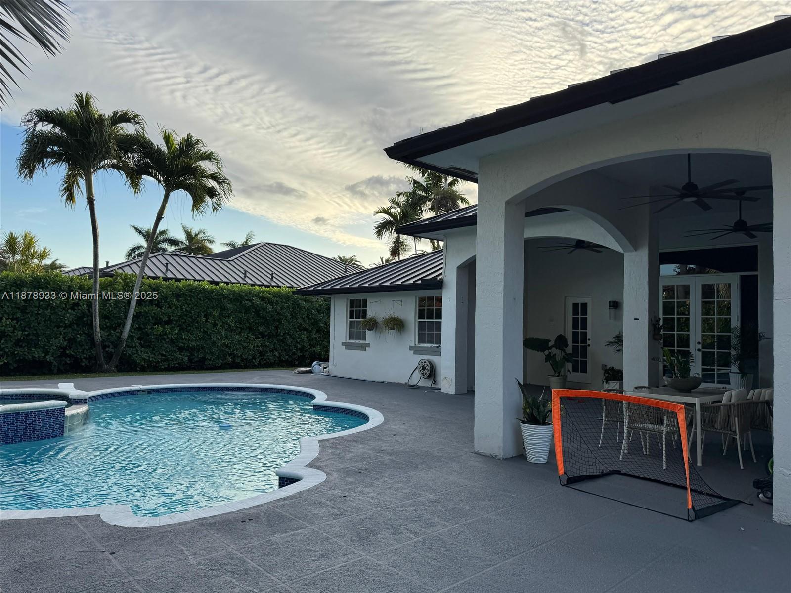 ARENAL SUB - Residential Lease