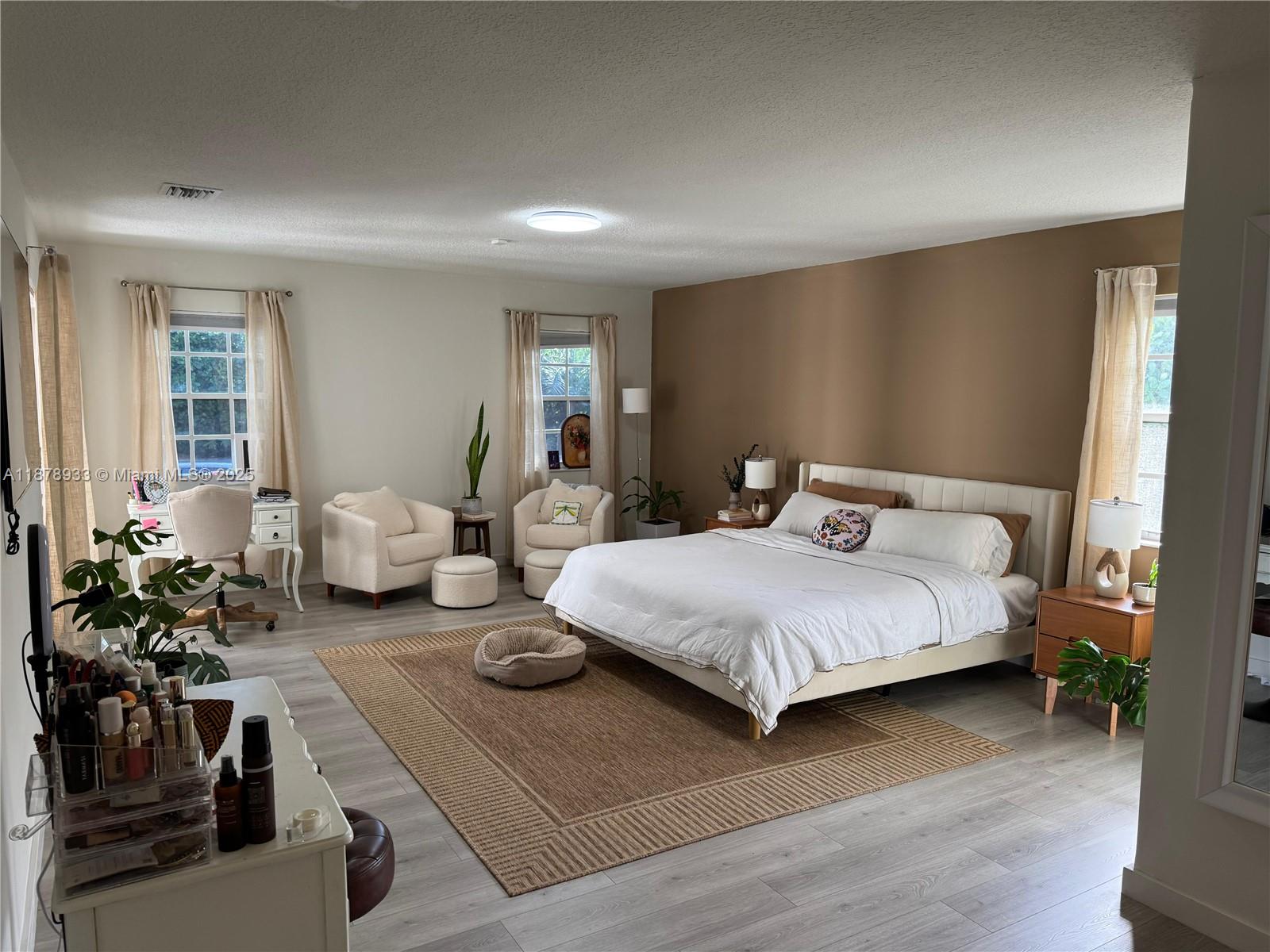 ARENAL SUB - Residential Lease