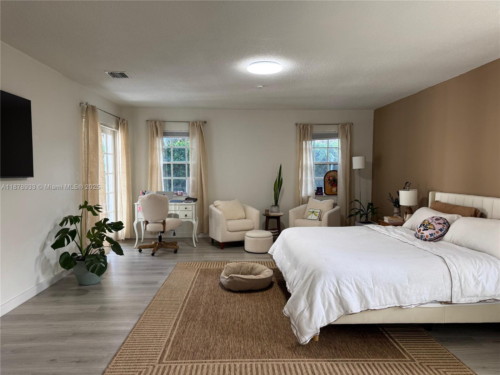 ARENAL SUB - Residential Lease