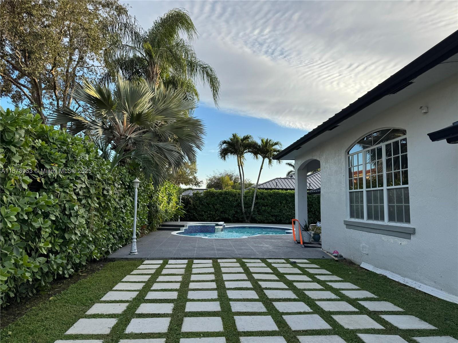 ARENAL SUB - Residential Lease