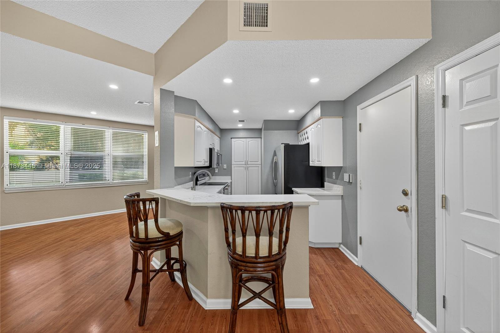 OCEAN WALK VILLAS CONDO - Residential