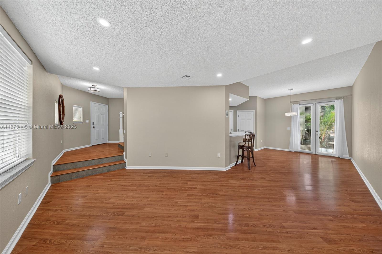 OCEAN WALK VILLAS CONDO - Residential