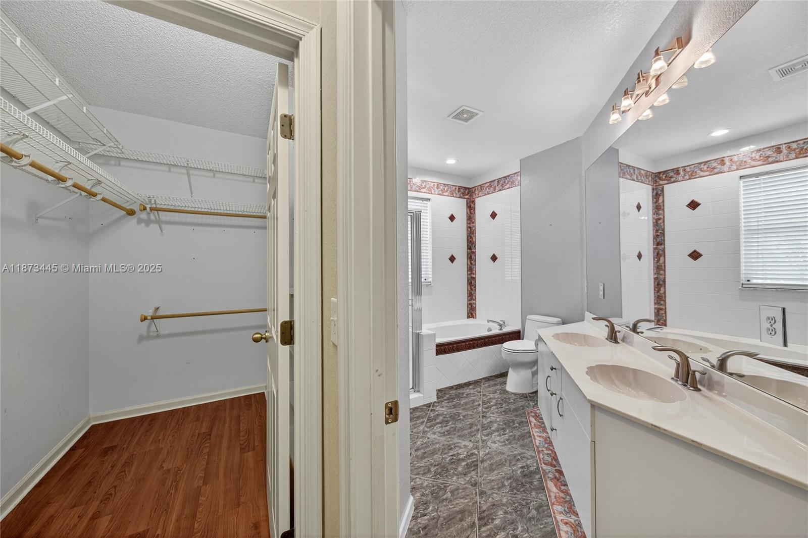 OCEAN WALK VILLAS CONDO - Residential