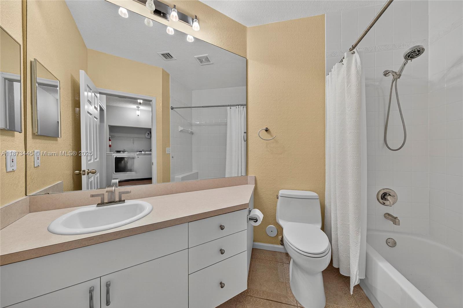 OCEAN WALK VILLAS CONDO - Residential