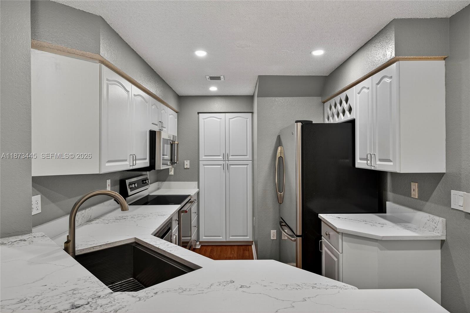 OCEAN WALK VILLAS CONDO - Residential