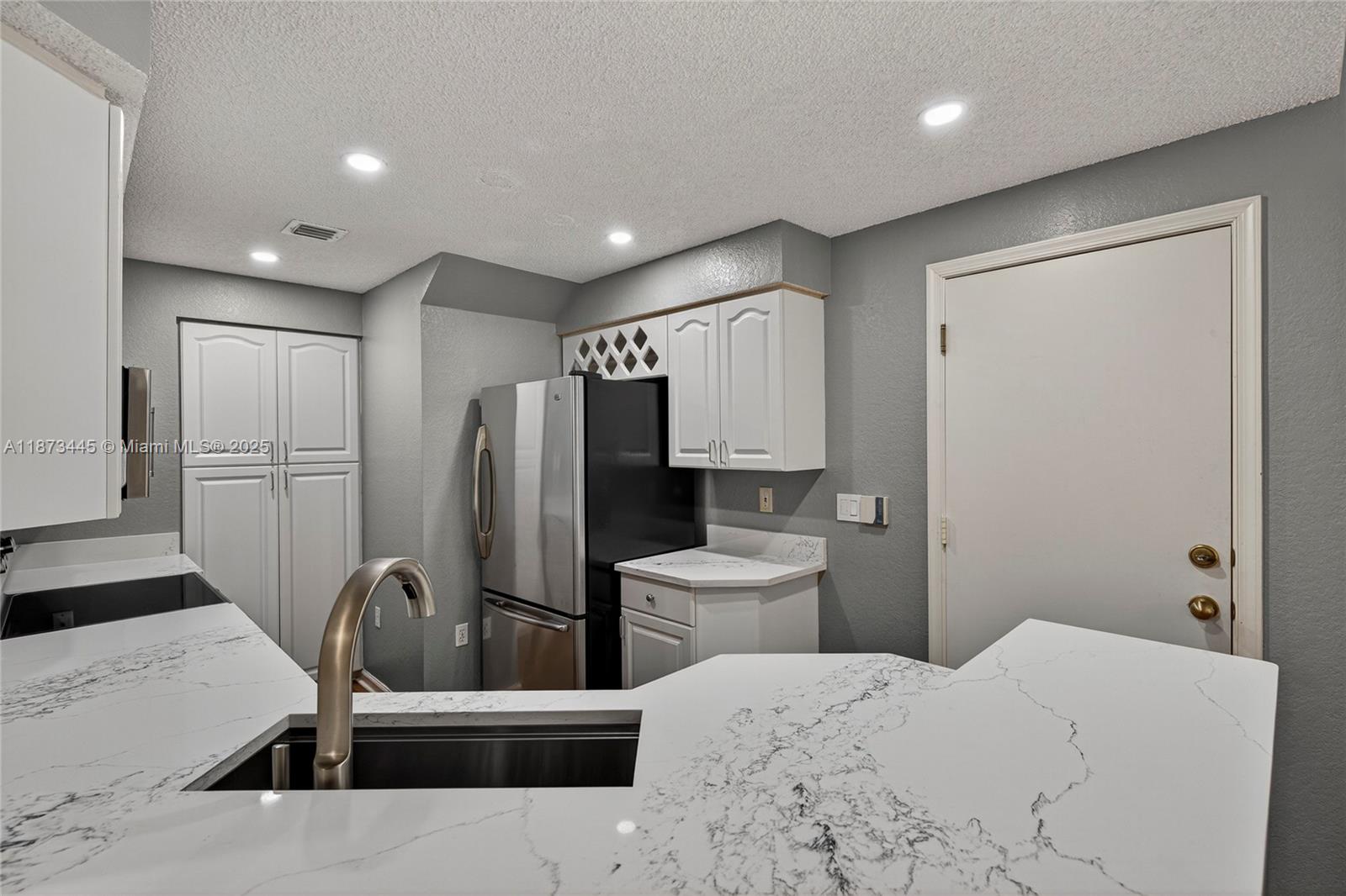 OCEAN WALK VILLAS CONDO - Residential