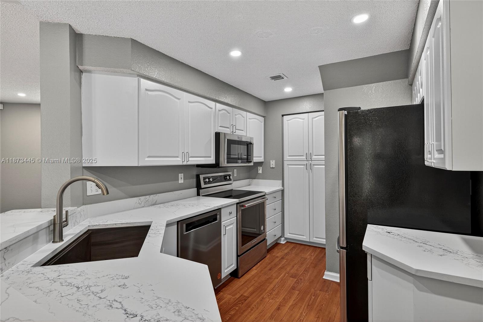 1900 Oceanwalk Ln 109