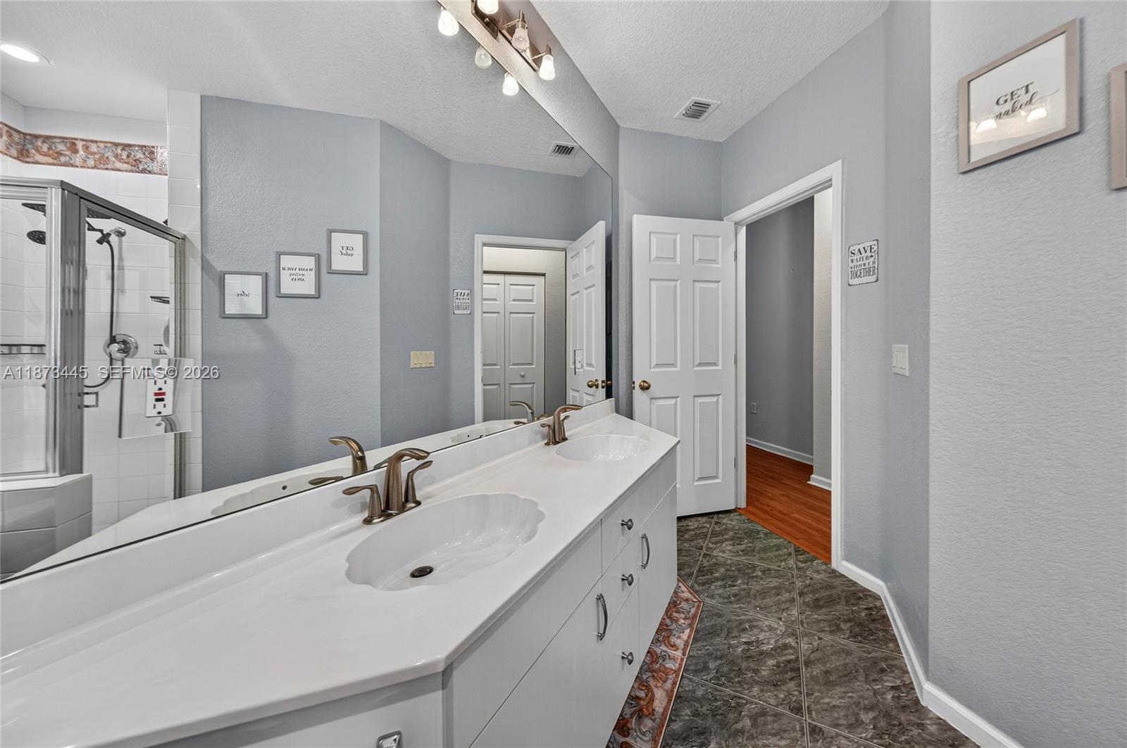 OCEAN WALK VILLAS CONDO - Residential