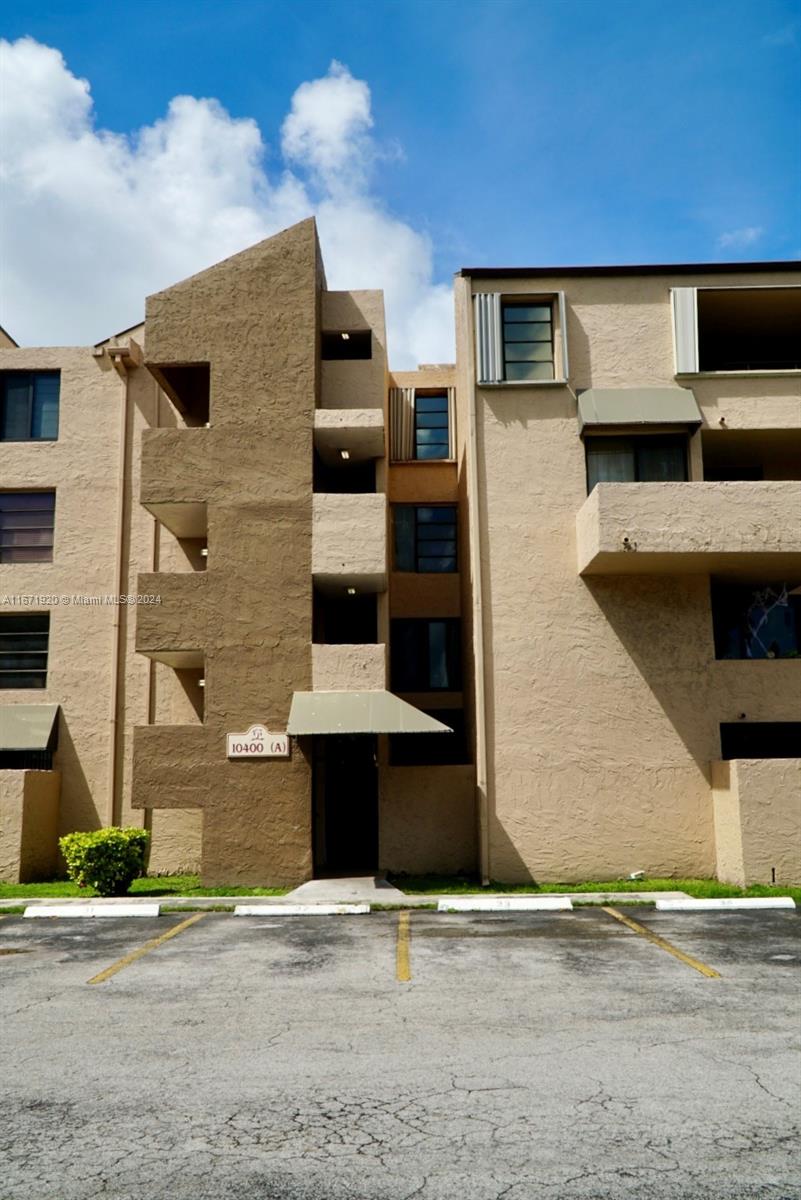 10400 Sw 108th Ave A212, Miami, Broward County, Florida - 3 Bedrooms  
3 Bathrooms - 