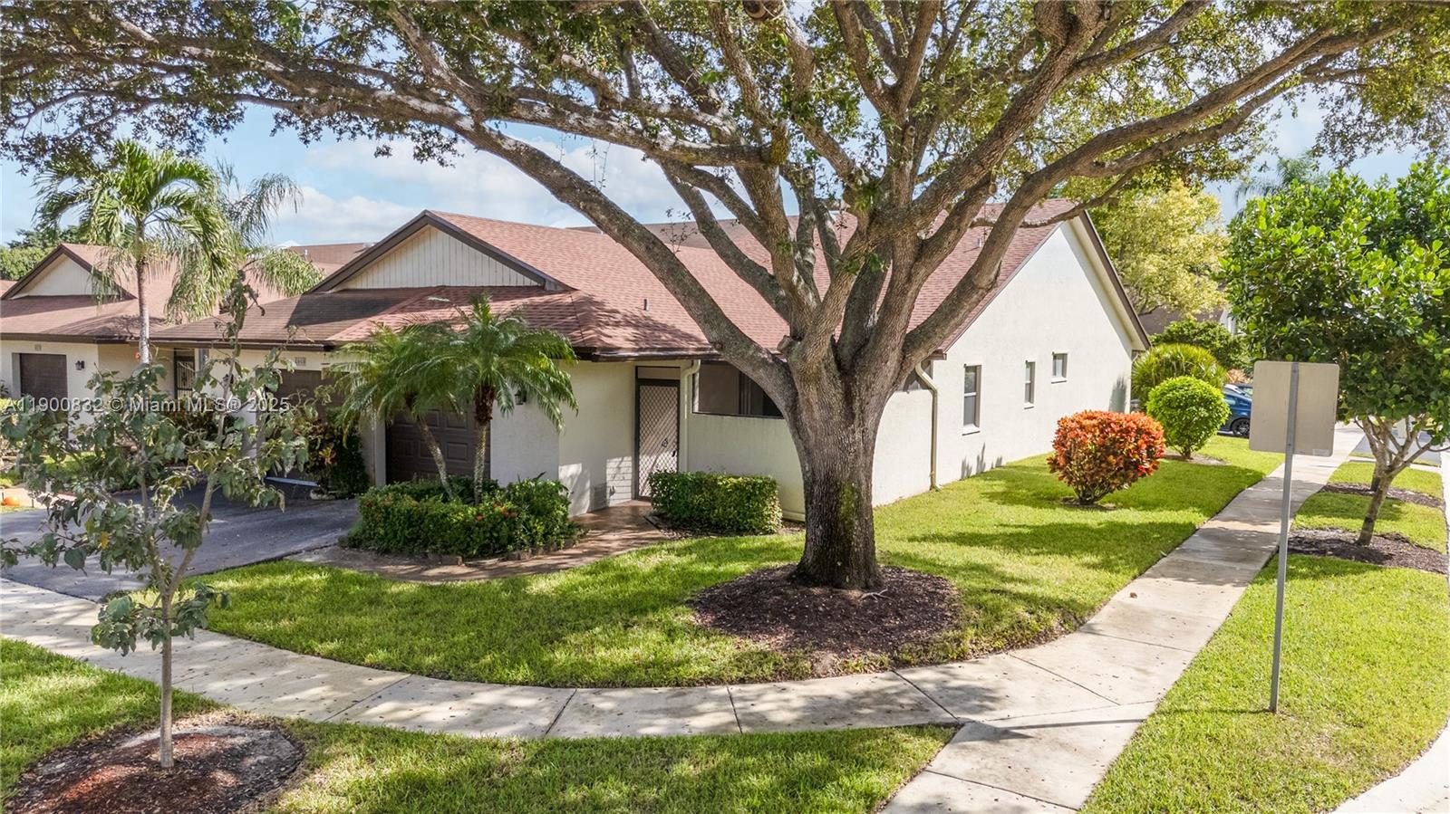 LANDINGS ON CYPRESS GREEN - Residential