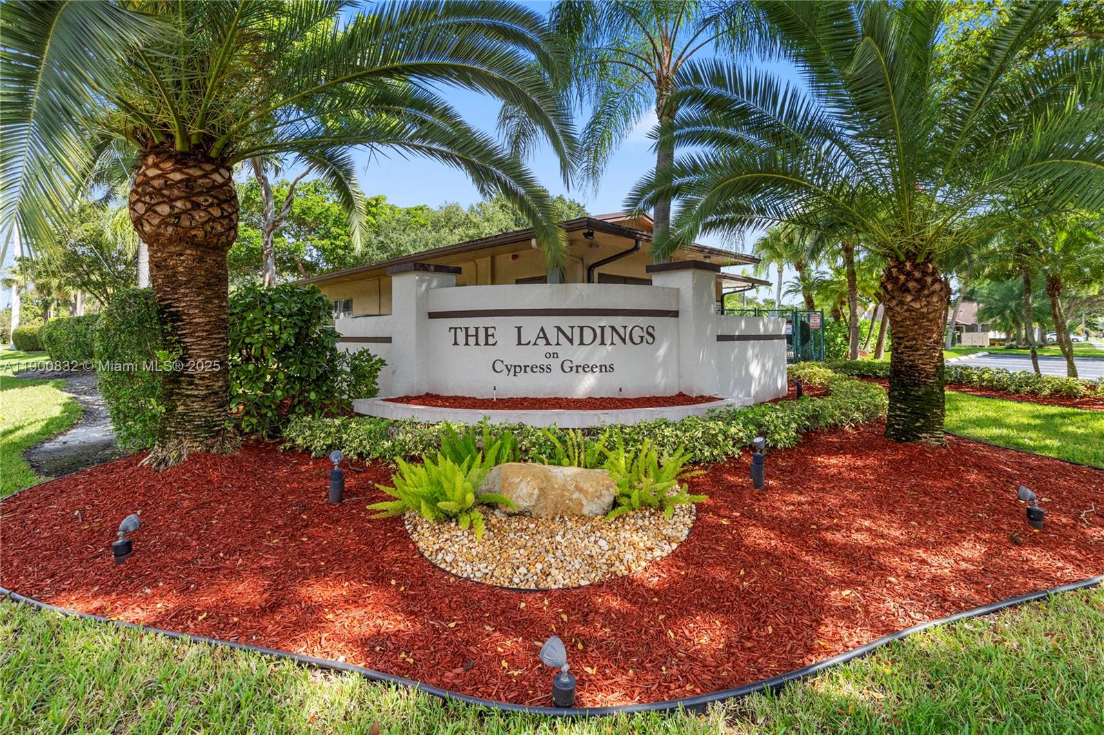 LANDINGS ON CYPRESS GREEN - Residential