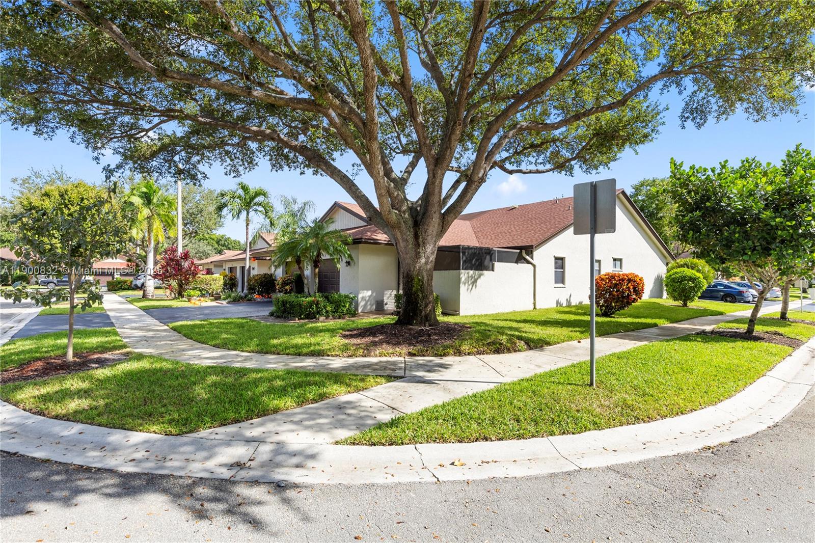 LANDINGS ON CYPRESS GREEN - Residential