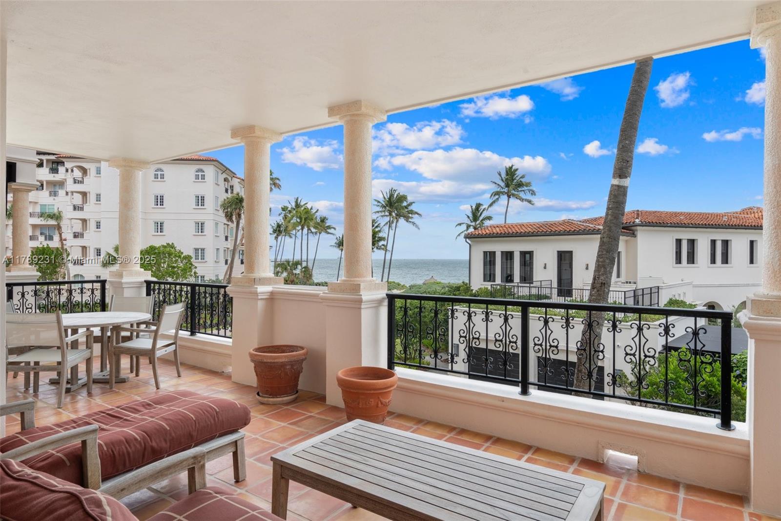 SEASIDE CONDO - Residential