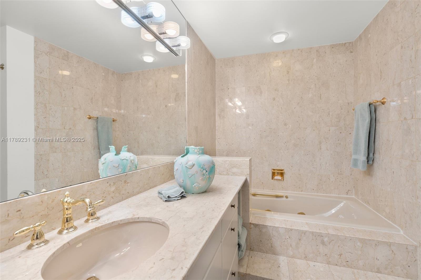 SEASIDE CONDO - Residential