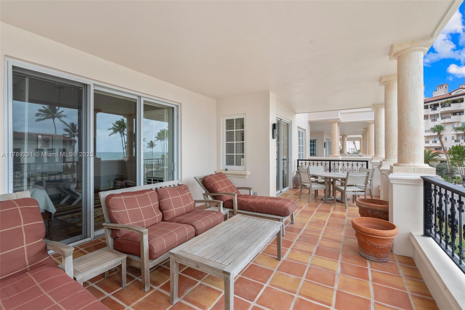 SEASIDE CONDO - Residential